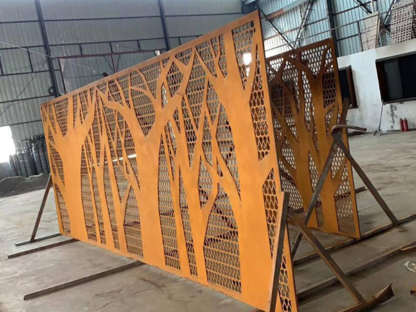 耐候鋼板在景觀建筑的應(yīng)用有哪些優(yōu)勢？